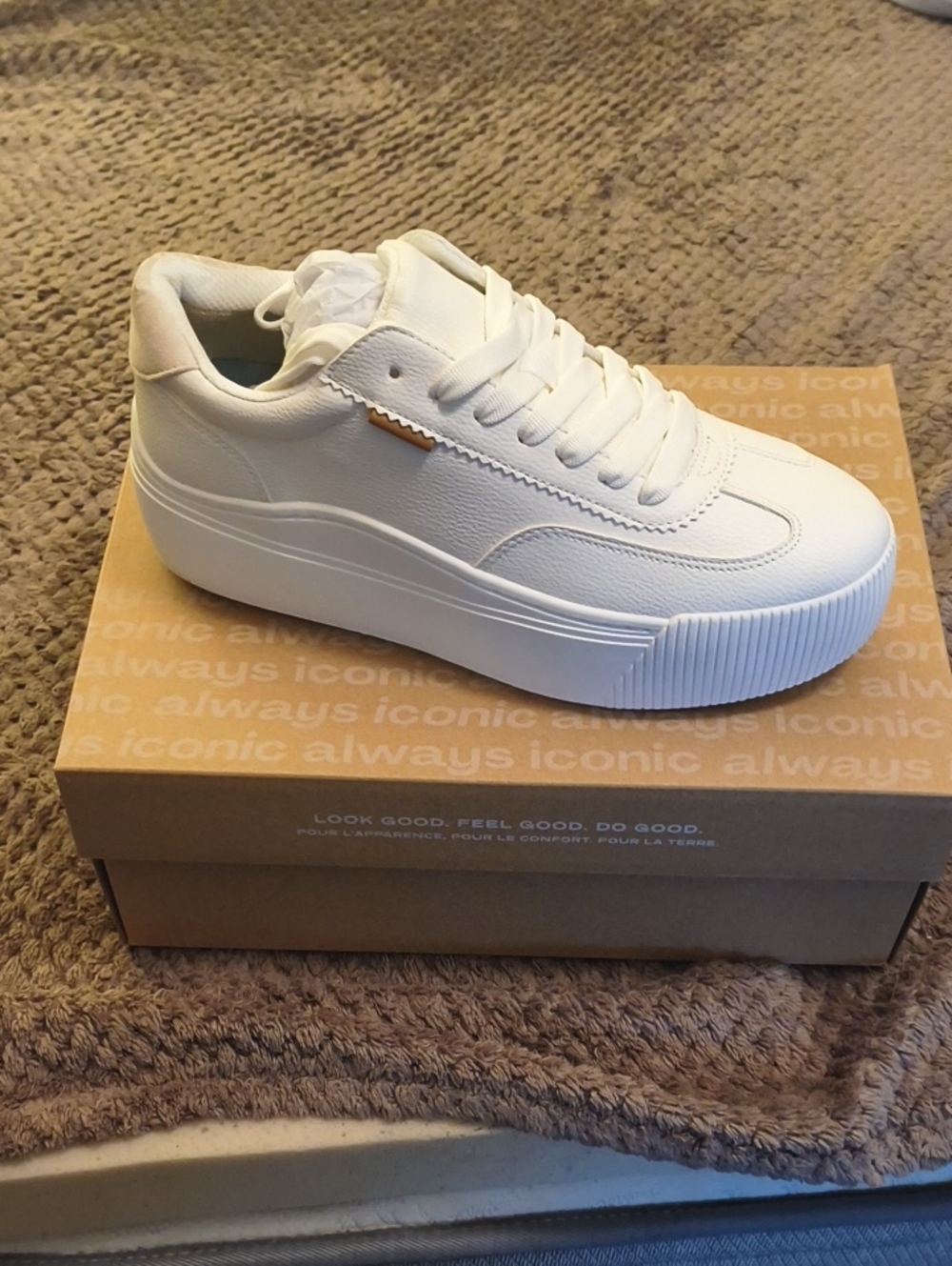 Dr. Scholl's White Platform Leather-Look Sneaker with Gold Accent